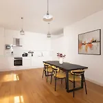 2 Bedroom Regents Park Retreat