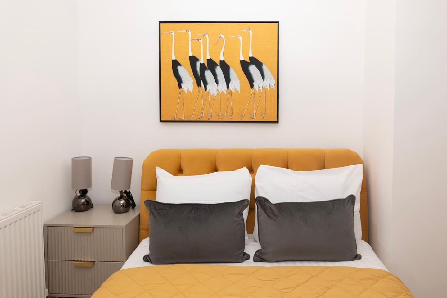 2 Bedroom Regents Park Retreat *